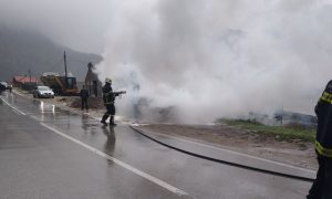 Vatrogasci na terenu: Automobil se zapalio i izgorio