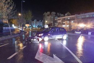 Sudar automobila i motora: Teže povrede zadobila jedna osoba