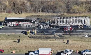 Stravičan udes: U sudaru autobusa i kamiona poginule najmanje tri osobe
