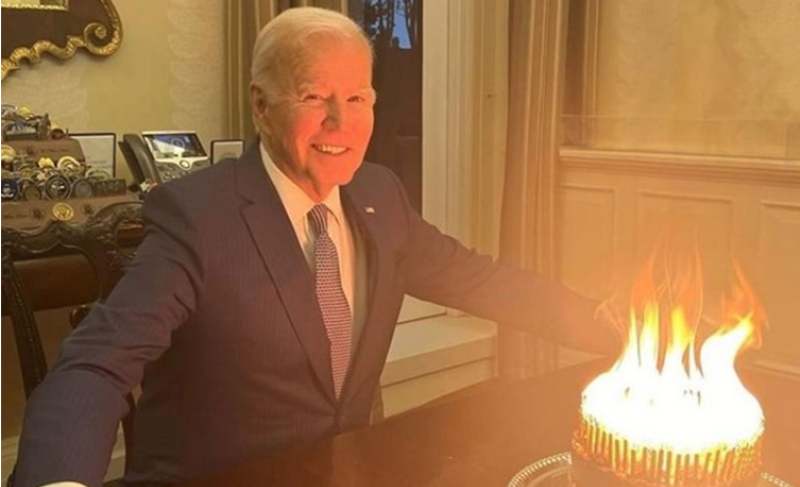 Bajden proslavio 81. rođendan: Fotka na kojoj pozira s tortom predmet brojnih šala