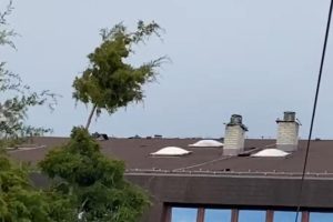 Olujni vjetar napravio haos u Bajinoj Bašti: Škola ostala bez krova, nema struje