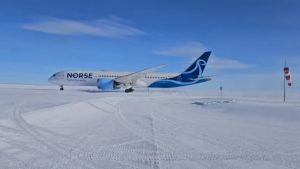 Boing 787 sletio na ledenu pistu na Antarktiku VIDEO