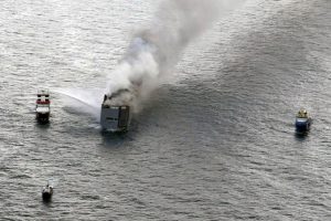 Ukrajinci tvrde: Ruski projektil pogodio civilni brod u luci Odesa FOTO