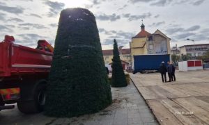 Još malo, pa jelka! Evo kako se centar Banjaluke priprema za praznike FOTO/VIDEO