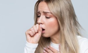 Pet razloga zbog kojih kašalj može da traje dugo