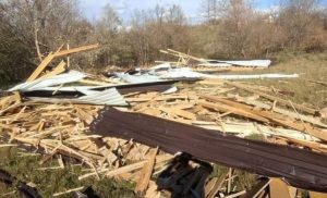 Vjetar napravio velike probleme: Potpuno uništen krov porodične kuće