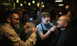 “Brke” pomažu liječenje mladića iz Šipova: Kolektivno brijanje u Banjaluci u jubilarnom izdanju VIDEO