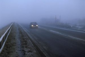 Magla, poledica, klizavi kolovozi! Vozači, sasvim je dovoljno razloga da budete oprezni