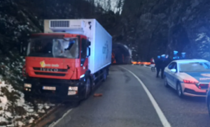 Stijena uletjela u kabinu kamiona: Prva fotografija stravične nesreće kod Foče