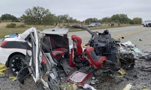 Stravično! Osmoro poginulo u sudaru kamiona i automobila koji je bježao od policije