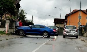 Automobil se zakucao u ogradu! Teška saobraćajka u ovom dijelu Banjaluke FOTO