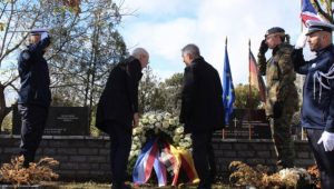 Nova provokacija u Prištini: Izmješten spomenik srpskim borcima, pa postavljeno obilježje francuskim vojnicima
