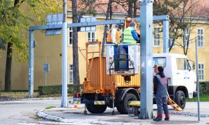 Radovi u centru Banjaluke: Postavljeni pametni semafori i stubići uz staze