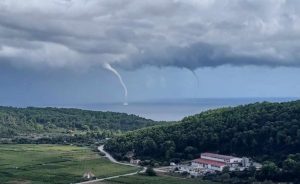 Spojila nebo i zemlju: Ogromna pijavica na Jadranskom moru FOTO