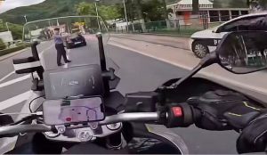 Turisti iz Turske snimili policajca u Jablanici kako uzima mito: Napisao kaznu pa “poklekao” pred 20 evra VIDEO