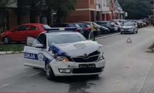 Nepažnjom slupao policijski automobil: Nesavjesnom vozaču ne ginu ni kazneni poeni