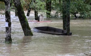 Vodostaj naglo porastao: Izlila se rijeka Kupa, obustavljen saobraćaj
