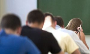 Direktori srednjih škola širom Srpske tvrde: Imamo niže plate od profesora