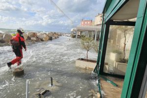 Oglasile se sirene za opasnost: U Piranu i Izoli se izlilo more