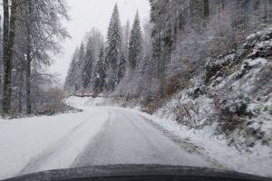 Vozačima se savjetuje oprez: Slab snijeg pada u višim predjelima