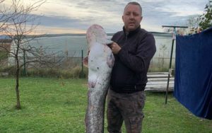 Borba sa ribom trajala 45 minuta: Kovačević ulovio soma od 25 kilograma