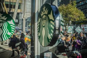 Zahtijevaju bolje rasporede posla: Štrajkuju radnici u stotinama „Starbaks“ kafea