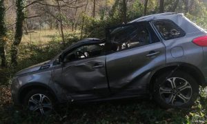 Automobil izletio s kolovoza: Dvije osobe teško povrijeđene