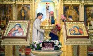 Poklon Eparhije banjalučke: Dio moštiju Svetog Sveštenomučenika Platona u Moskvi