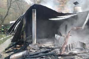 Šteta veća od 100.000 KM: Ugostiteljski objekat “Ribnjak kod Banije” izgorio do temelja