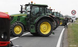 Protest zbog vladinih mjera: Poljoprivrednici u Hrvatskoj blokirali tri granična prelaza