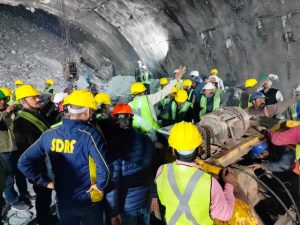 Akcija spasavanja još traje: Radnici i treću noć blokirani u tunelu