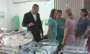 Stigla i medicinska oprema: Zvorničkoj bolnici dodijeljen transportni inkubator za prijevremeno rođene bebe