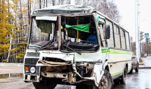 Sudarili se autobusi: Poginulo najmanje 11 ljudi, a 25 povrijeđeno