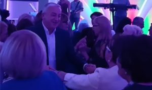 Pokazao umijeće na podijumu: Borenović zaplesao s penzionerima VIDEO