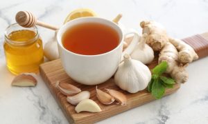 Dva moćna sastojka: Čaj od bijelog luka i mente pomaže kod prehlade