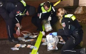 Policija po ulici skupljala desetine hiljada evra: Lopovi raznijeli bankomat