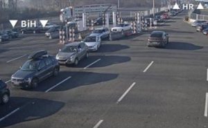 Pojačan saobraćaj u Gradišci: Kolona vozila na granici u oba smjera