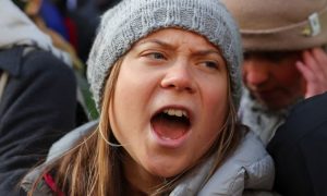 Neredi na protestima: Aktivistkinja Greta Tunberg privedena u Hagu