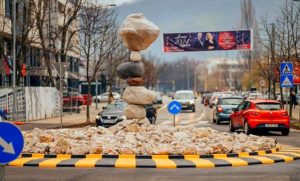 Umjetnost zvana “rock balancing”: Šta predstavlja skulptura na novom kružnom u Banjaluci