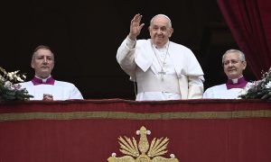 Papa Franja u božićnoj poruci o djeci koja ginu u ratovima: Današnji mali Isusi