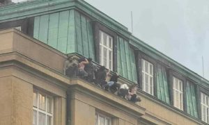 Detalji napada u Pragu: Studenti i nastavnici prije pucnjave dobili prijeteći mejl FOTO/VIDEO