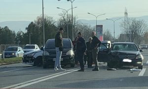 Zaustavljen saobraćaj kod prijedorske petlje: Sudar na brzoj cesti Banjaluka – Laktaši