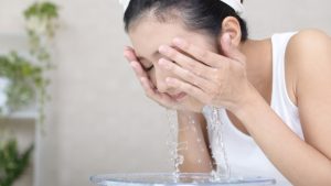 Umivanje gaziranom vodom: Isprobajte ovu metodu čišćenja lica