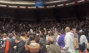 Haos u Valensiji: Policija tukla navijače Partizana VIDEO