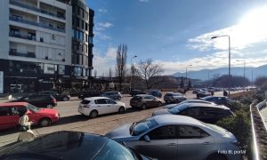 Zar baš sad gradnja kružnog toka?! Kod Venecija mosta u Banjaluci saobraćajni kolaps FOTO/VIDEO