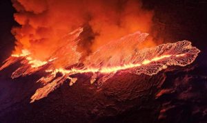 Turistkinja izgubila život: Snimala selfi, spotakla se i upala u krater vulkana