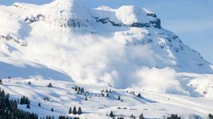 Lavina zatrpala skijaša u Sloveniji