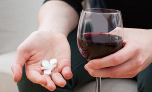 Ljekar upozorava na ozbiljne posljedice: Smiju li se zajedno piti alkohol i antibiotici?