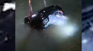 Ugašena tri mlada života: Policija izvukla uništeno vozilo iz rijeke VIDEO