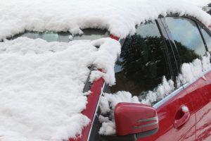 Ovih deset stvari ni slučajno ne biste smjeli držati u autu tokom zime